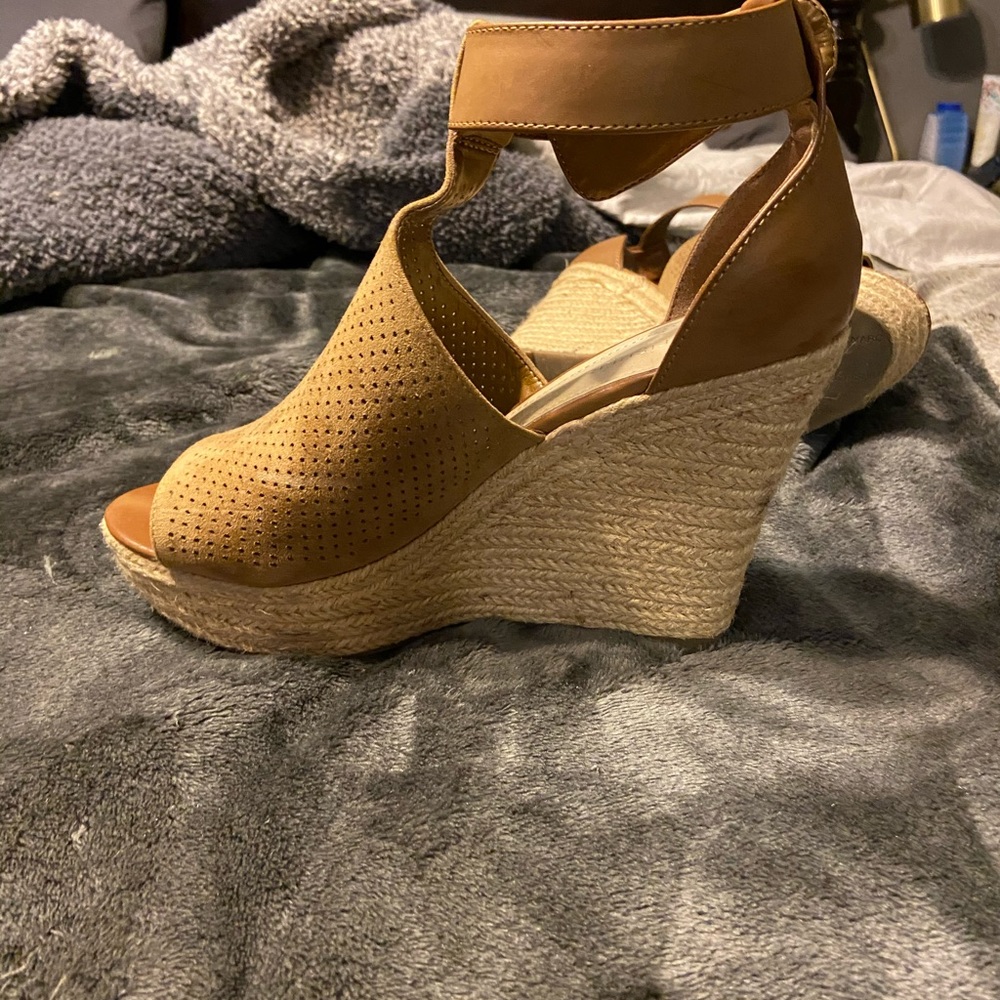 Women’s shoes